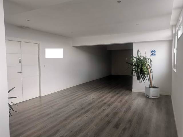 Oficina en Alquiler en Avenida la Santa Cruz, 1009 en Bezana - Prezanes