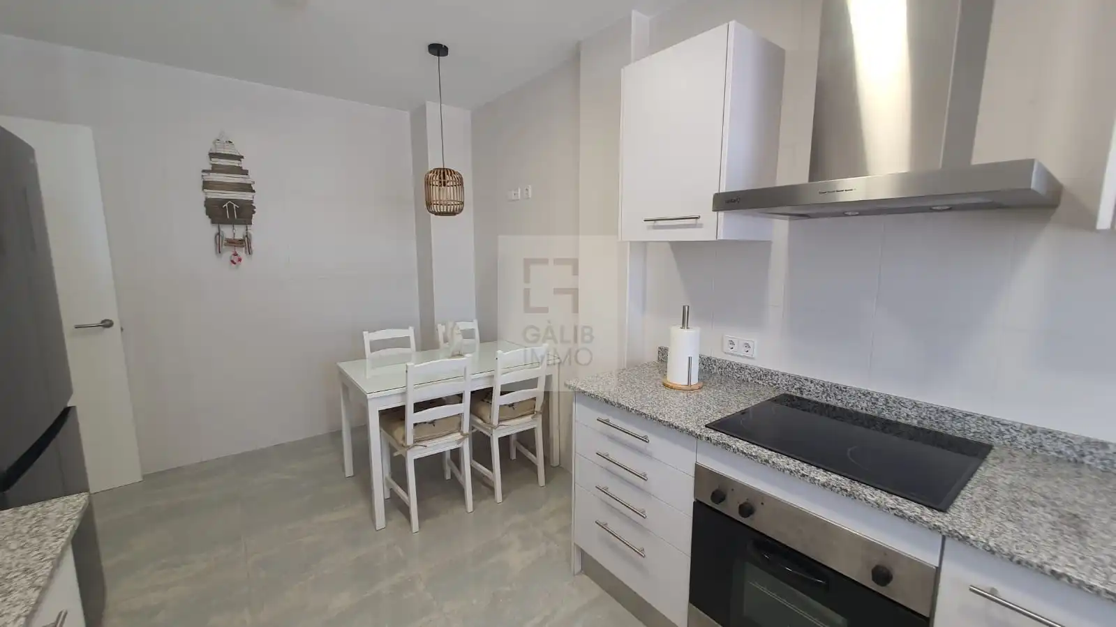 Küche von Einfamilien-Reihenhaus zum Verkauf in Empuriabrava mit Klimaanlage, Terrasse und Möbliert
