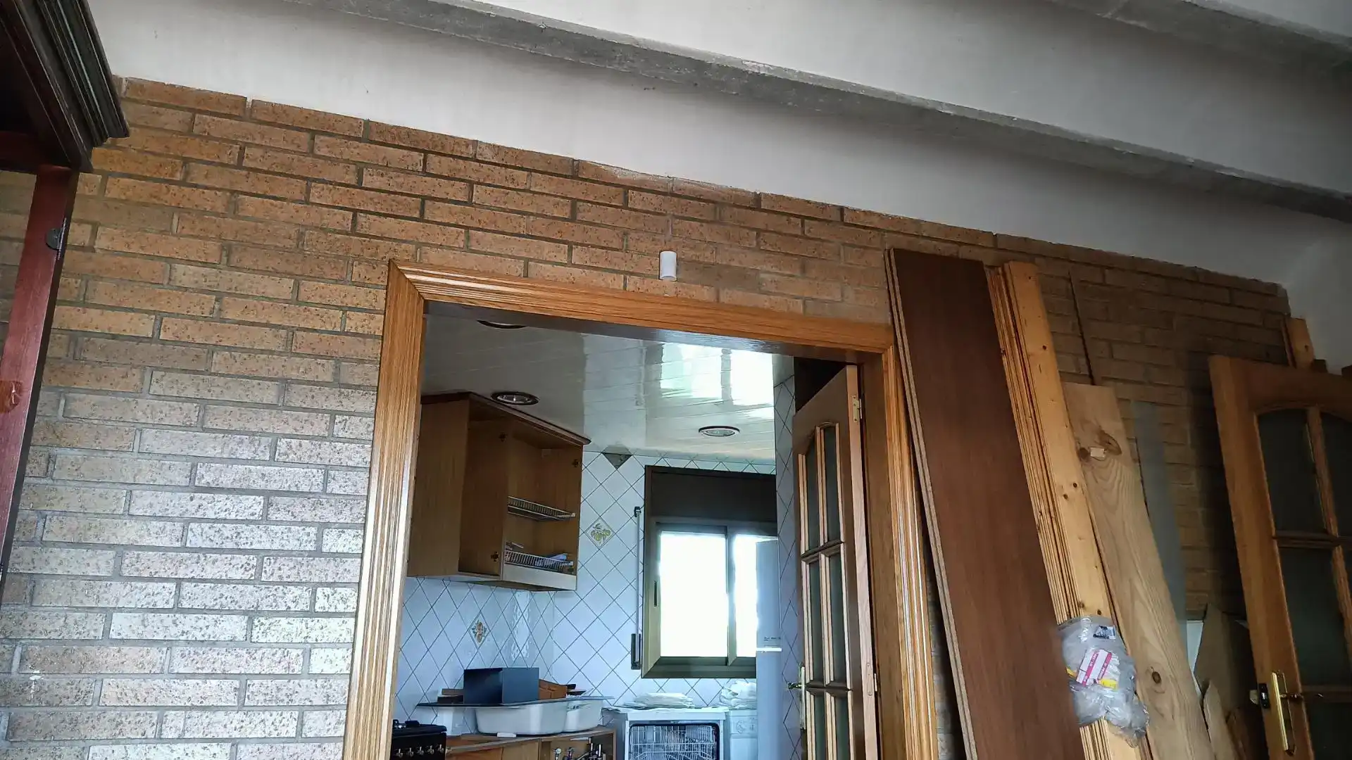 Cuina de Casa o xalet en venda en Torrelles de Llobregat amb Balcó
