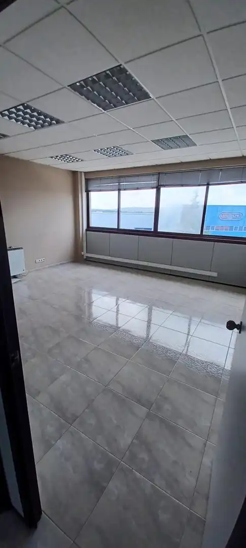 Habitación de Oficina de alquiler en Santiago de Compostela  con Calefacción
