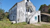 Vista exterior de Casa o xalet en venda en Vigo  amb Jardí privat