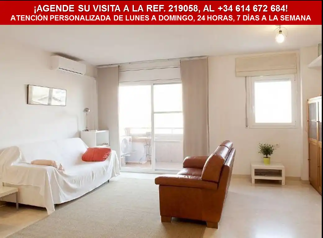 Sala de estar de Piso en venta en Barcelona con Aire acondicionado y Balcón