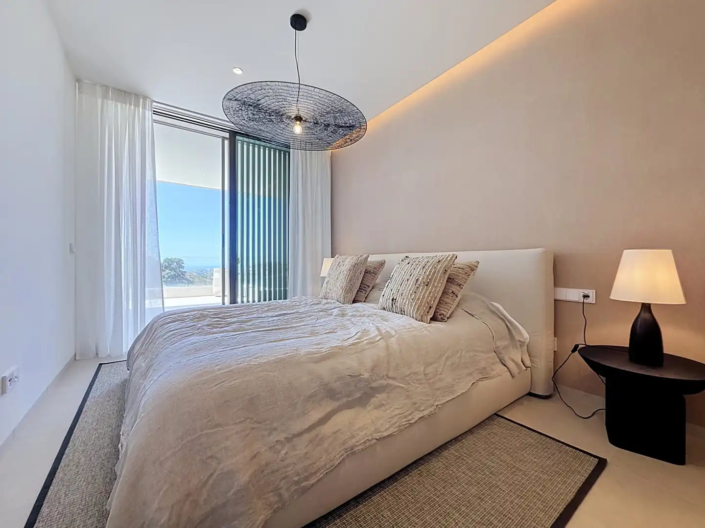 Bedroom of Apartments for sale in Benahavís  with Air Conditioner, Terrace and Storage room