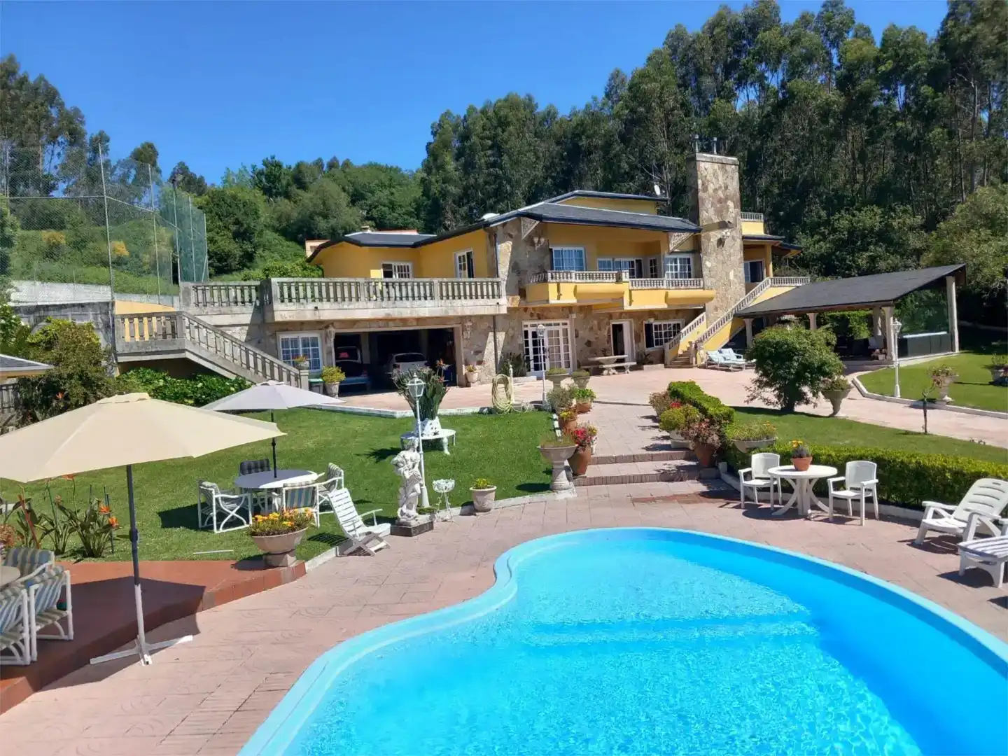 Garden of Houses for sale in Cangas   with Swimming Pool and Balcony