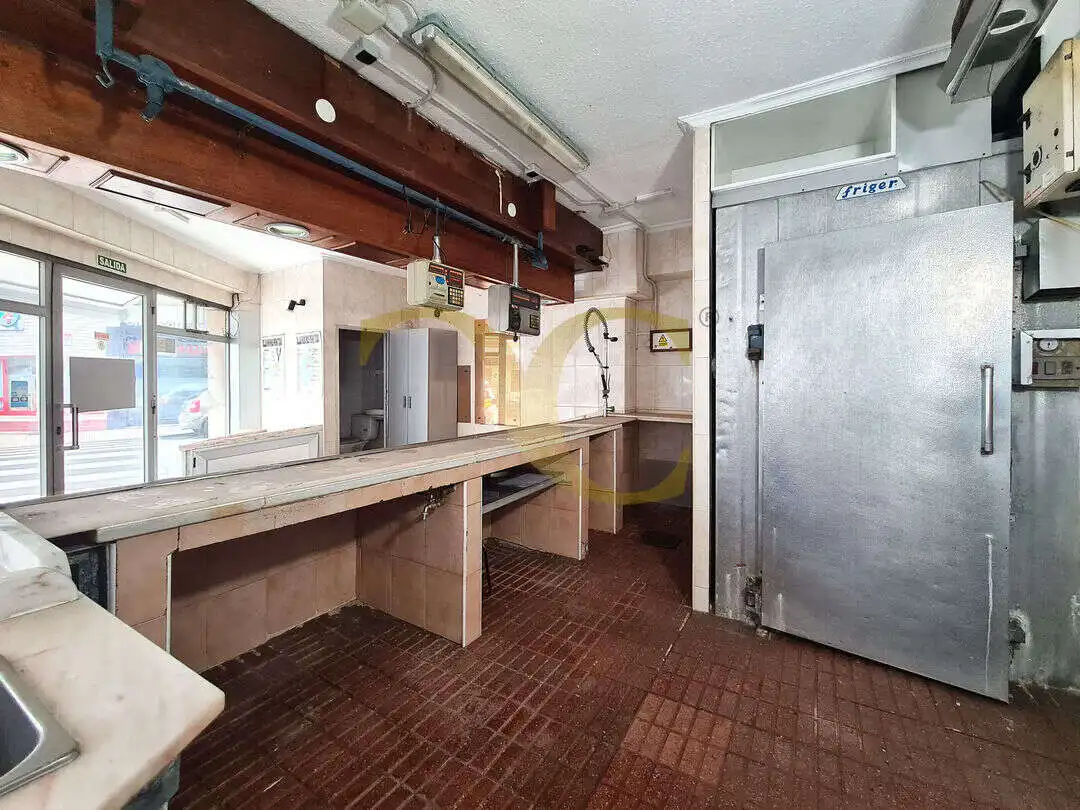 Cocina de Local en venta en Gijón 