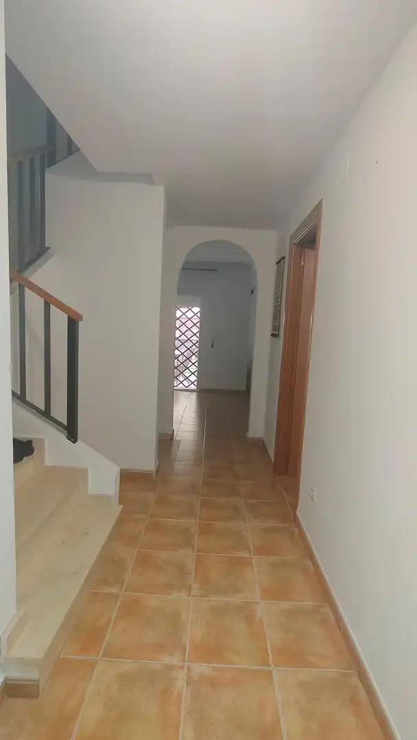Einfamilien-Reihenhaus zur Miete in Algeciras mit Privatgarten und Möbliert