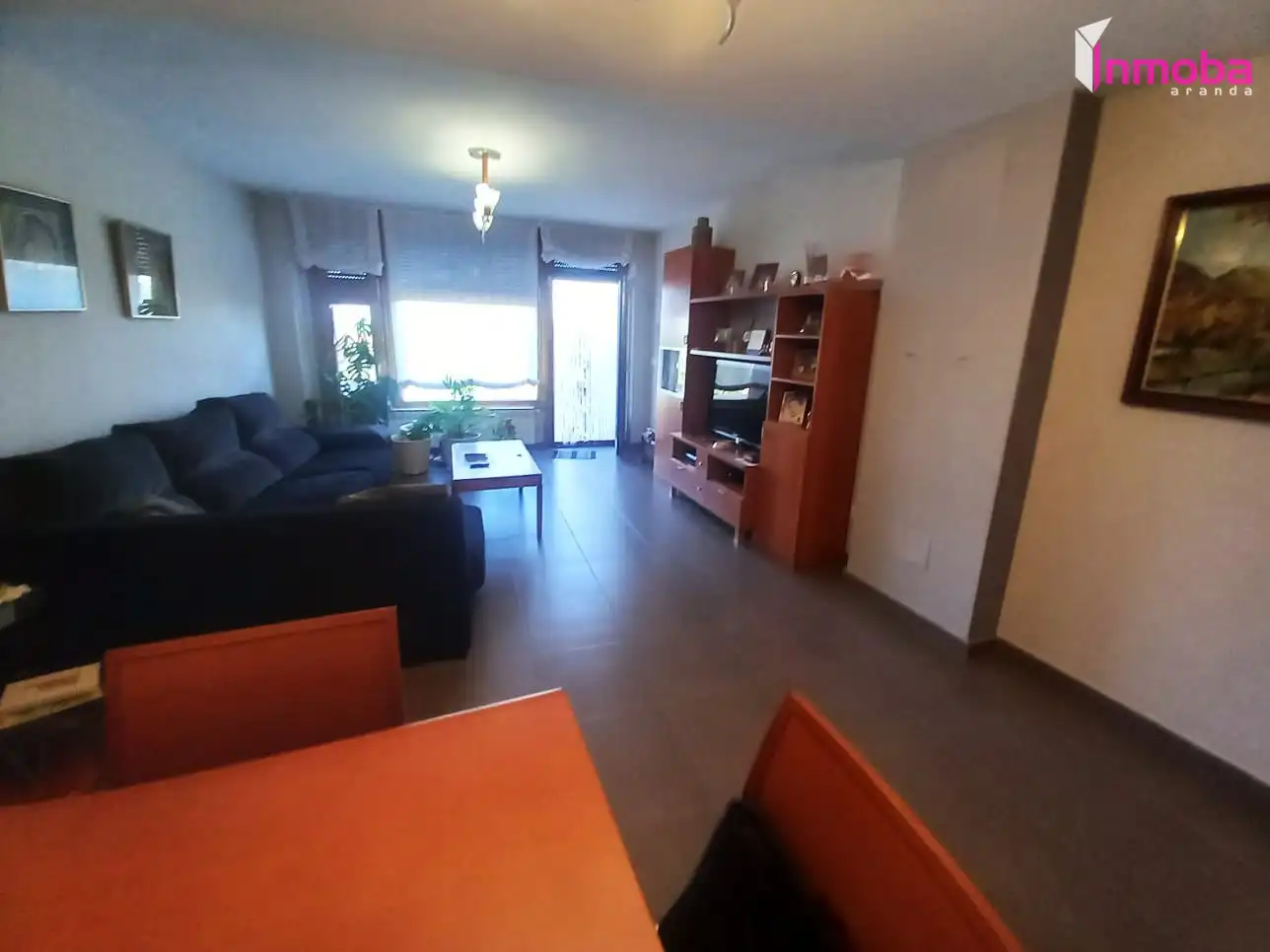 Sala d'estar de Casa o xalet en venda en Aranda de Duero amb Calefacció, Jardí privat i Parquet