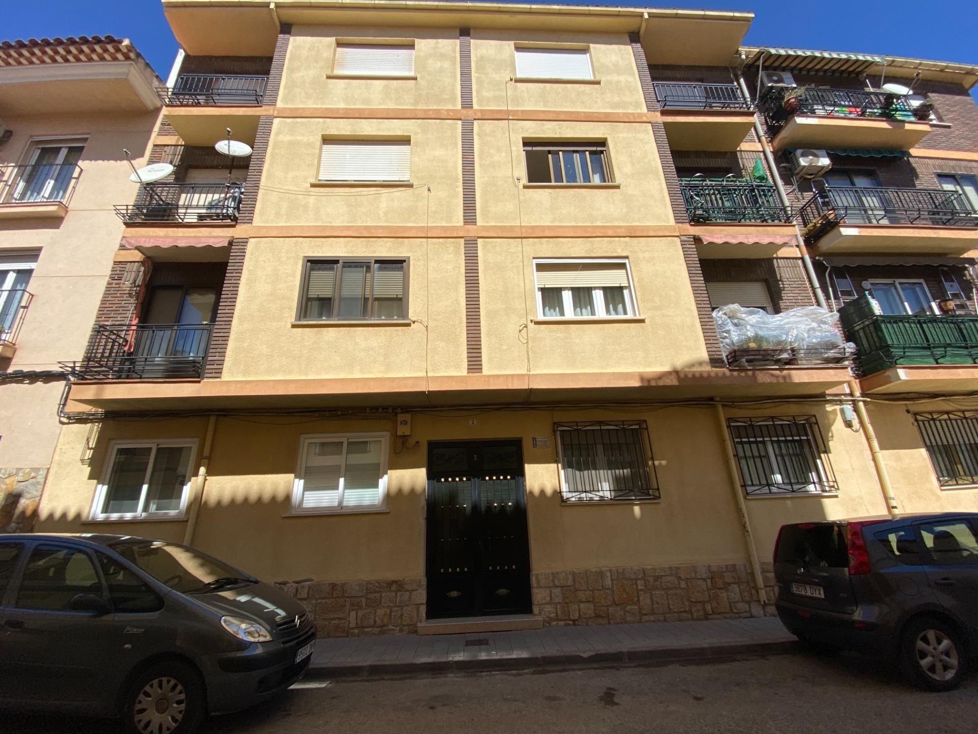 Vista exterior de Piso en venta en Villarrobledo con Terraza y Balcón