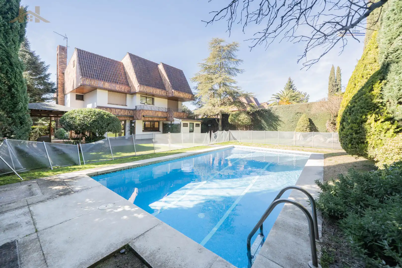 Swimming pool of Houses for sale in Majadahonda  with Air Conditioner, Heating and Private garden