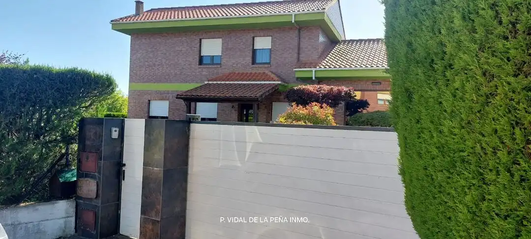 Außenansicht von Haus oder Chalet zum Verkauf in Ribamontán al Mar mit Heizung