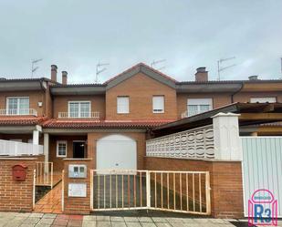 Exterior view of Single-family semi-detached for sale in Chozas de Abajo  with Heating