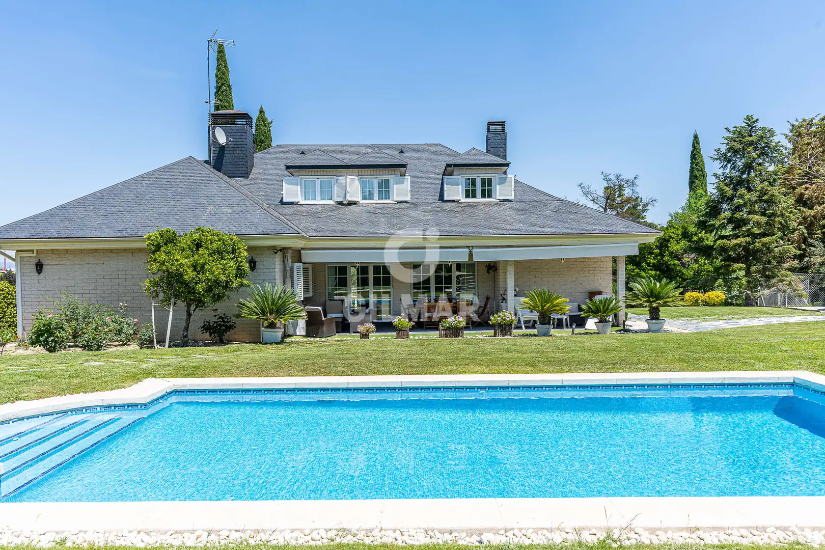 Vista exterior de Casa o chalet en venta en Boadilla del Monte con Calefacción, Jardín privado y Piscina