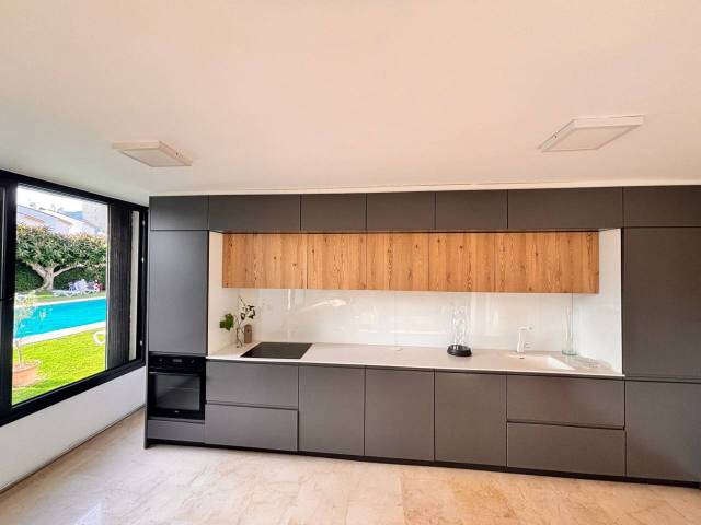 Dúplex en Venta en Calle del Peral en Puerto de Estepona