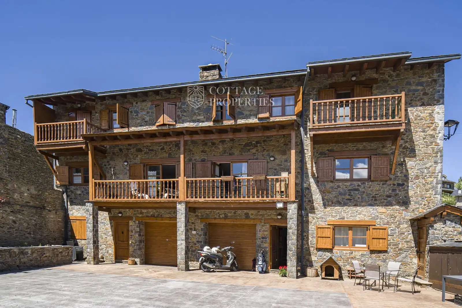 Vista exterior de Finca rústica en venda en Bolvir amb Terrassa