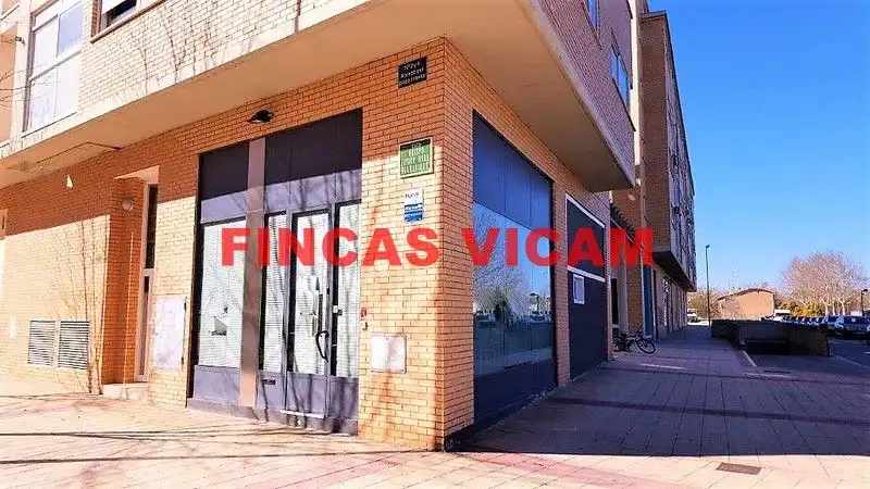 Vista exterior de Local en venda en Huesca amb Aire condicionat, Calefacció i Parquet