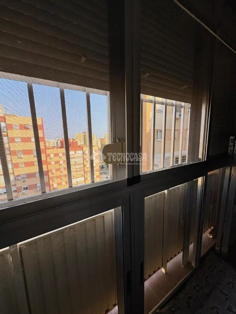 Bedroom of Flat for sale in Sevilla  with Air Conditioner and Balcony