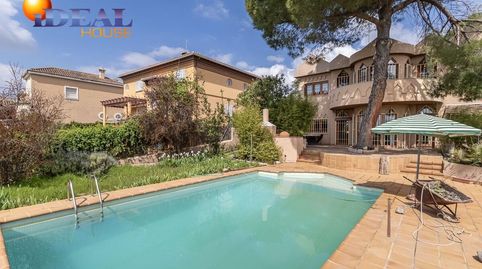 Espectacular casa independiente con piscina y grandes vistas en Monteluz Peligros