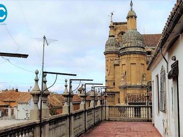 Wohngebäude zum Verkauf in Reyes Católicos