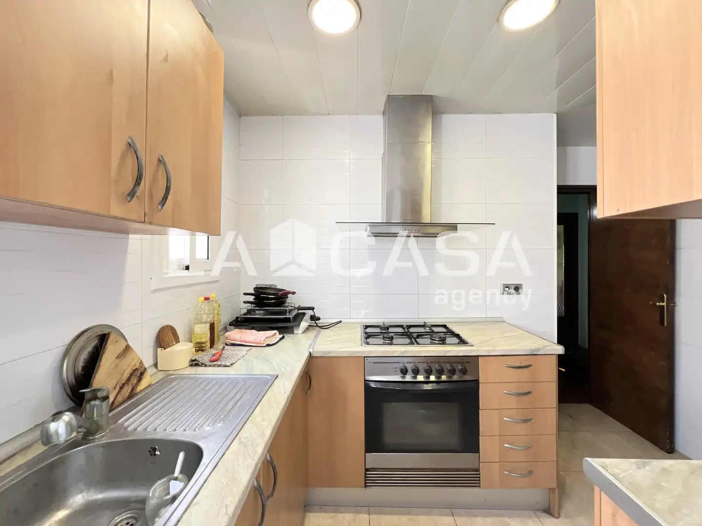 Küche von Dachboden zum Verkauf in Badalona mit Balkon
