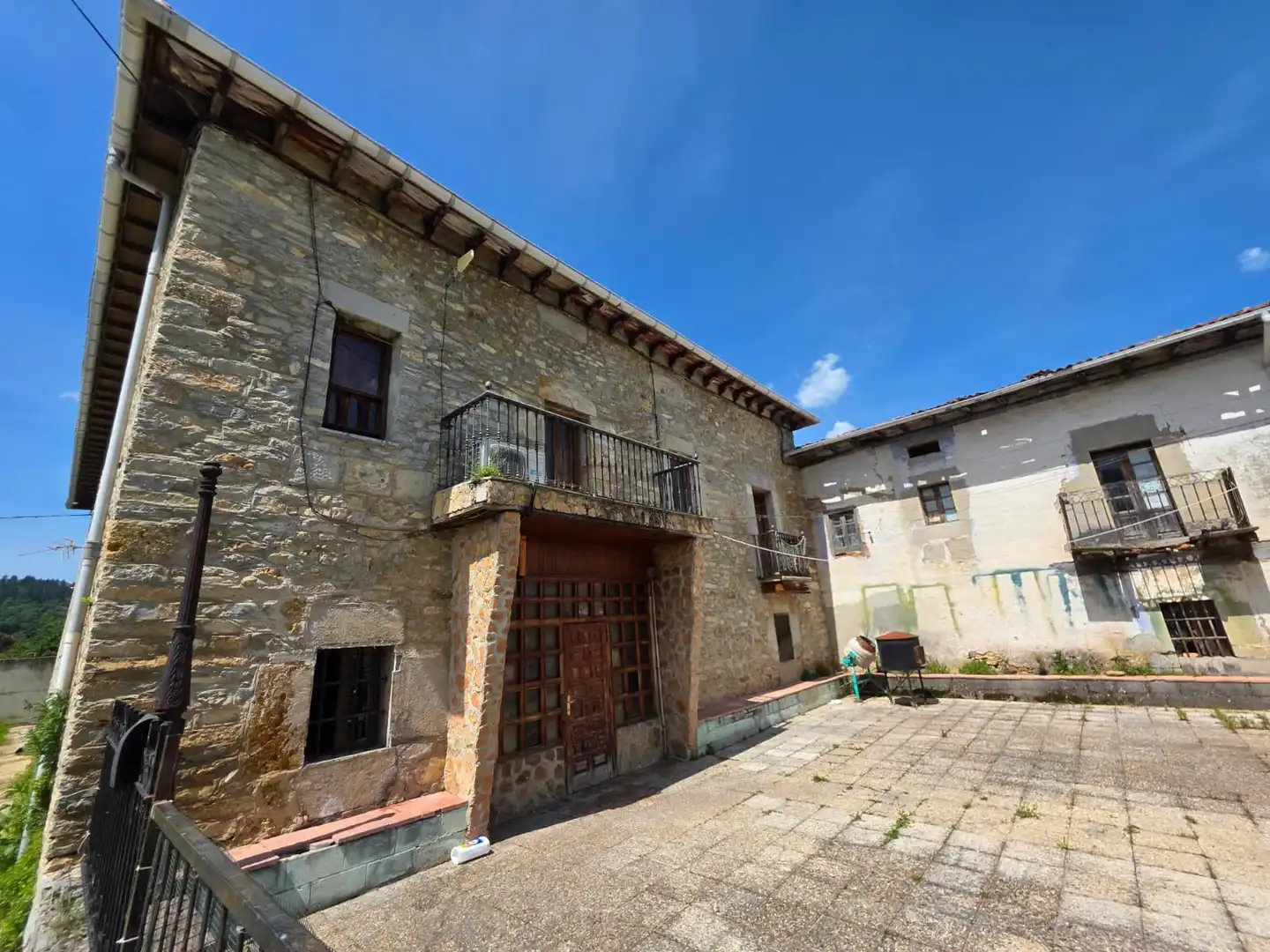 Außenansicht von Country house zum Verkauf in Merindad de Montija
