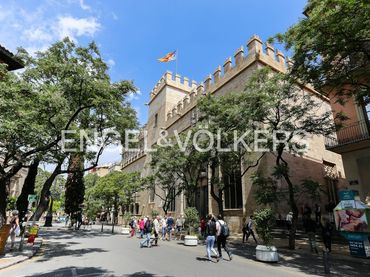 Pis amb balcó en venda a Ciutat Vella