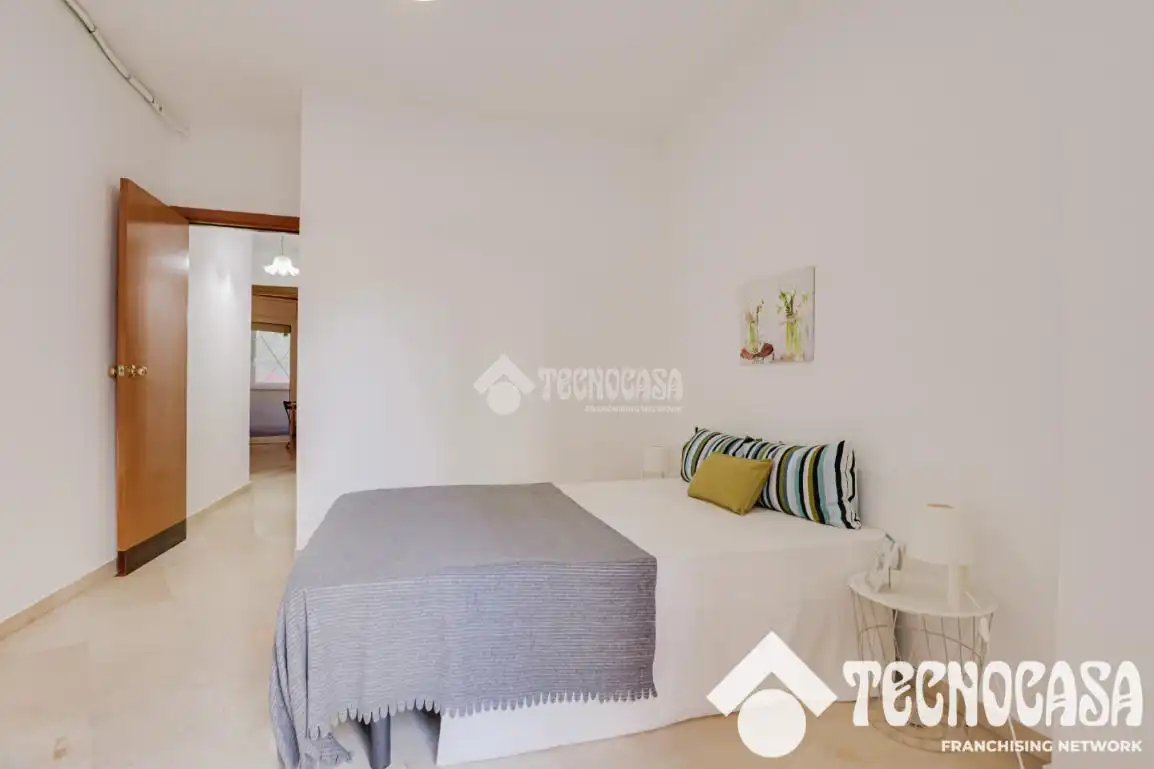 Schlafzimmer von Wohnung zum Verkauf in Barcelona mit Klimaanlage und Balkon