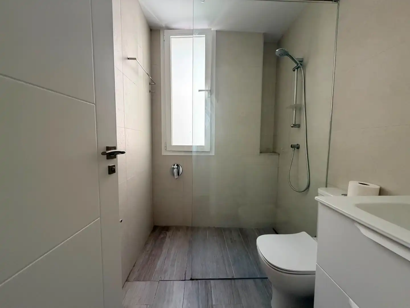 Bathroom of Flat for sale in Madrid  with Air Conditioner, Heating and Storage room