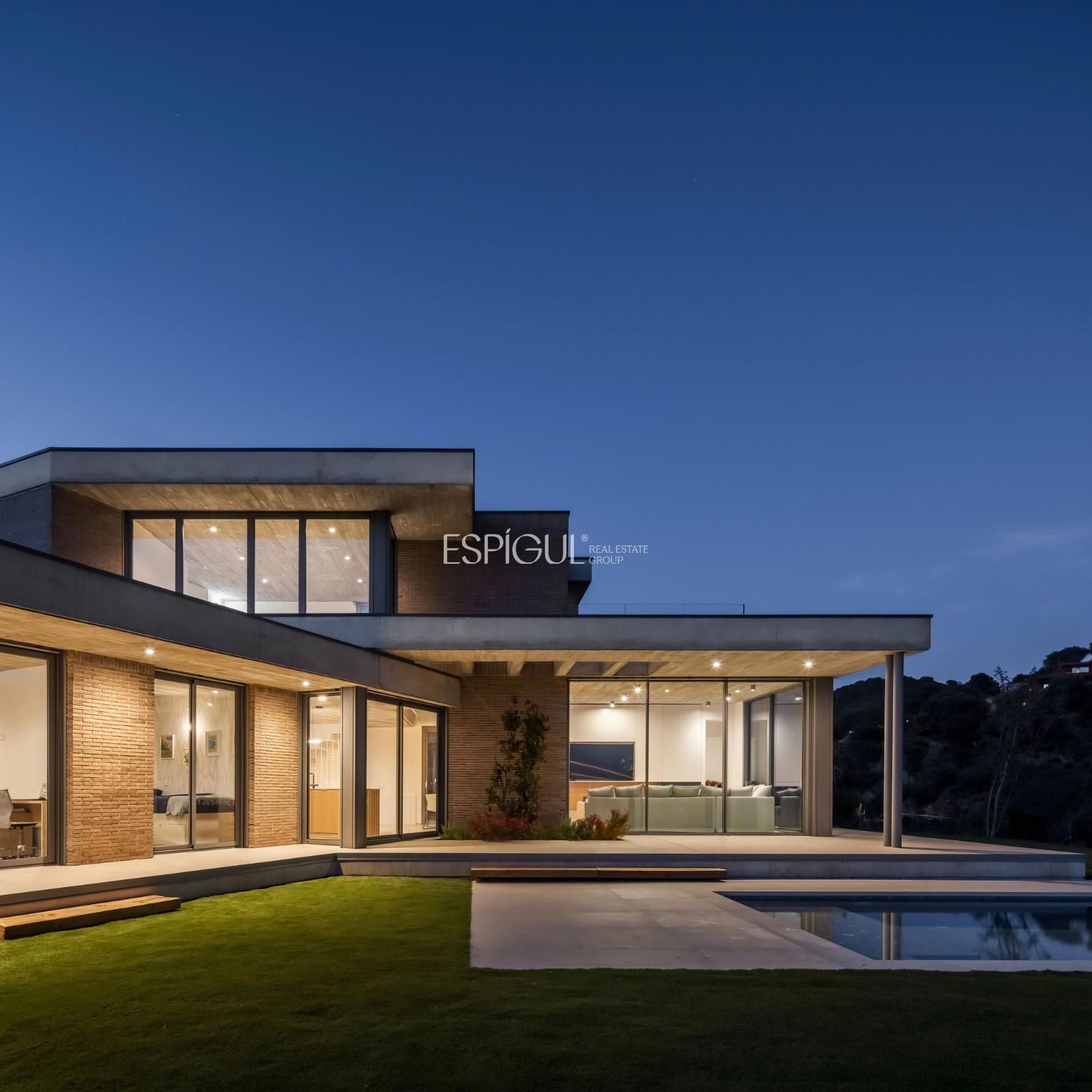 Vista exterior de Casa o xalet en venda en Cabrils amb Aire condicionat, Calefacció i Jardí privat