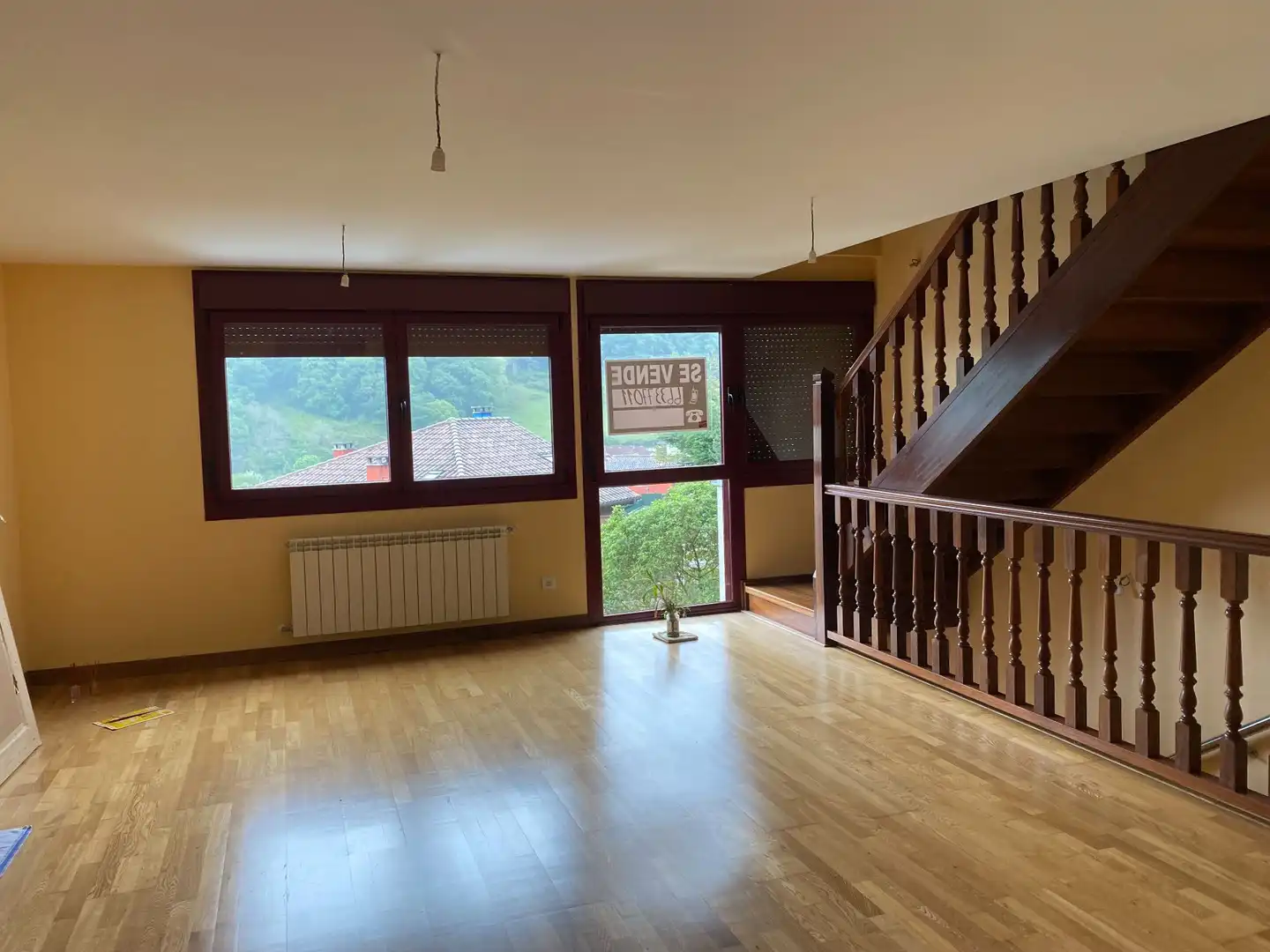 Sala d'estar de Casa o xalet en venda en Cangas de Onís amb Calefacció i Traster
