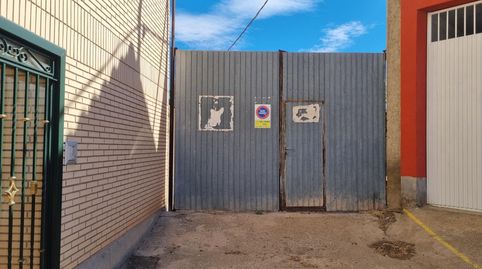 Venta solar urbano de uso industrial con almacén., immagine 3