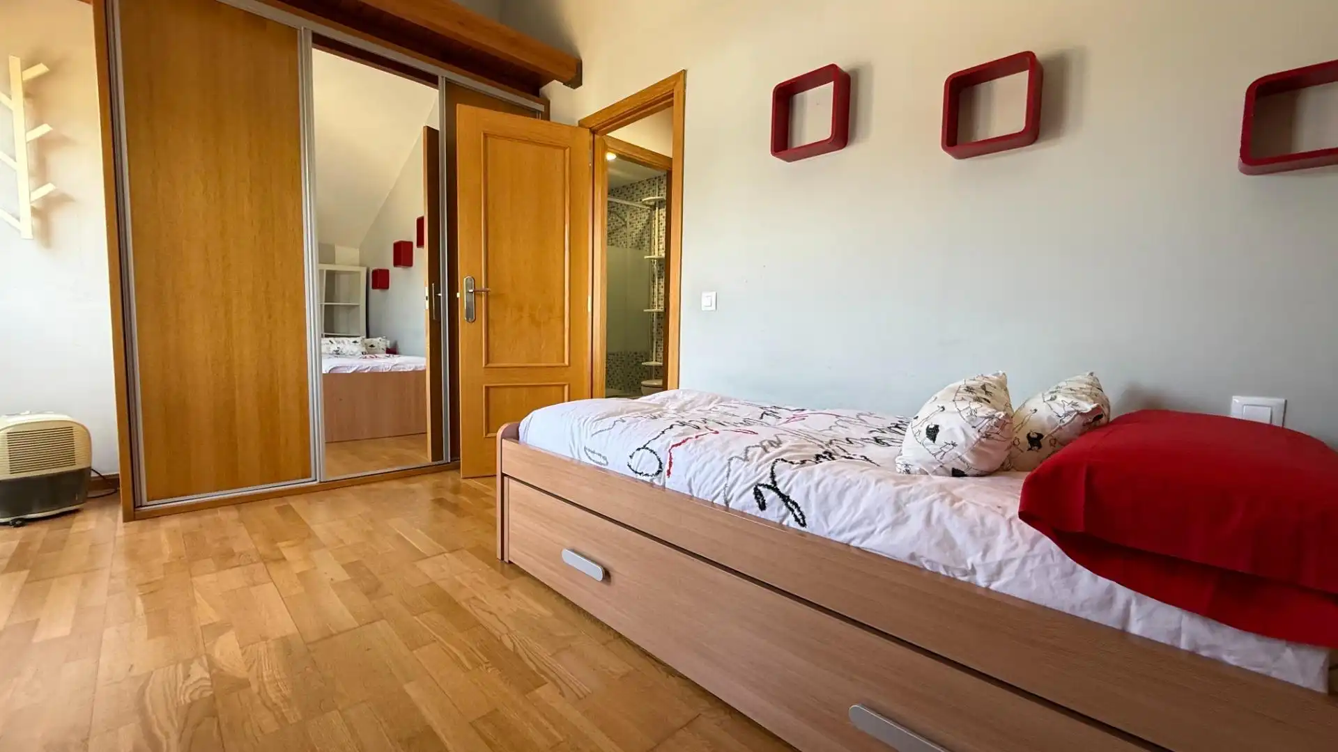 Schlafzimmer von Dachboden zum Verkauf in Val de San Vicente  mit Terrasse