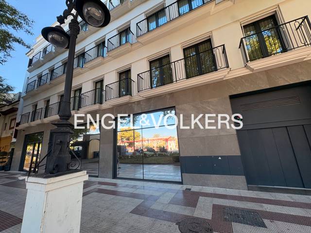 Local comercial en Alquiler en Paseo de Cristóbal Colón en Arenal - Museo