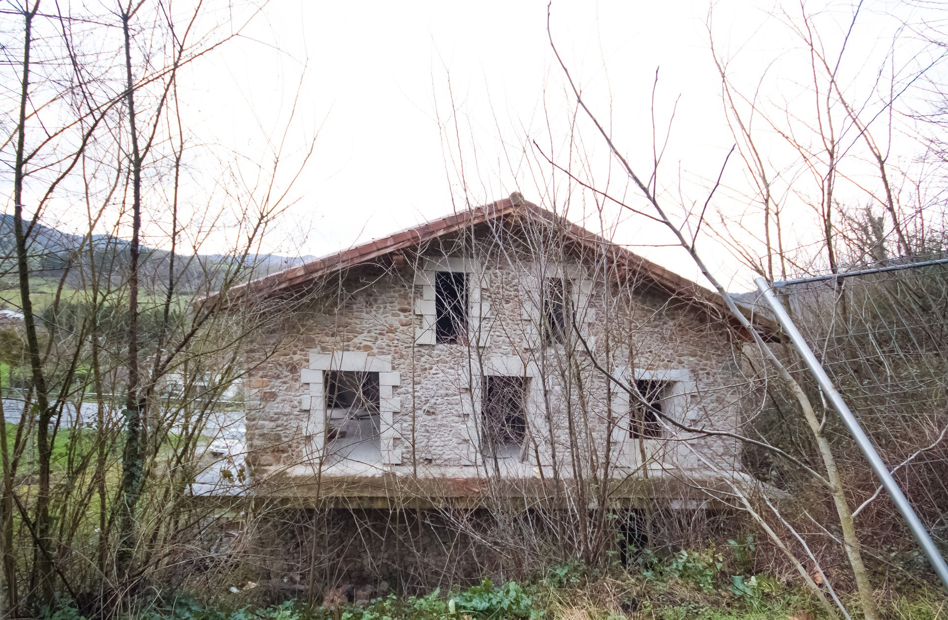 Außenansicht von Einfamilien-Reihenhaus zum Verkauf in Segura mit Privatgarten