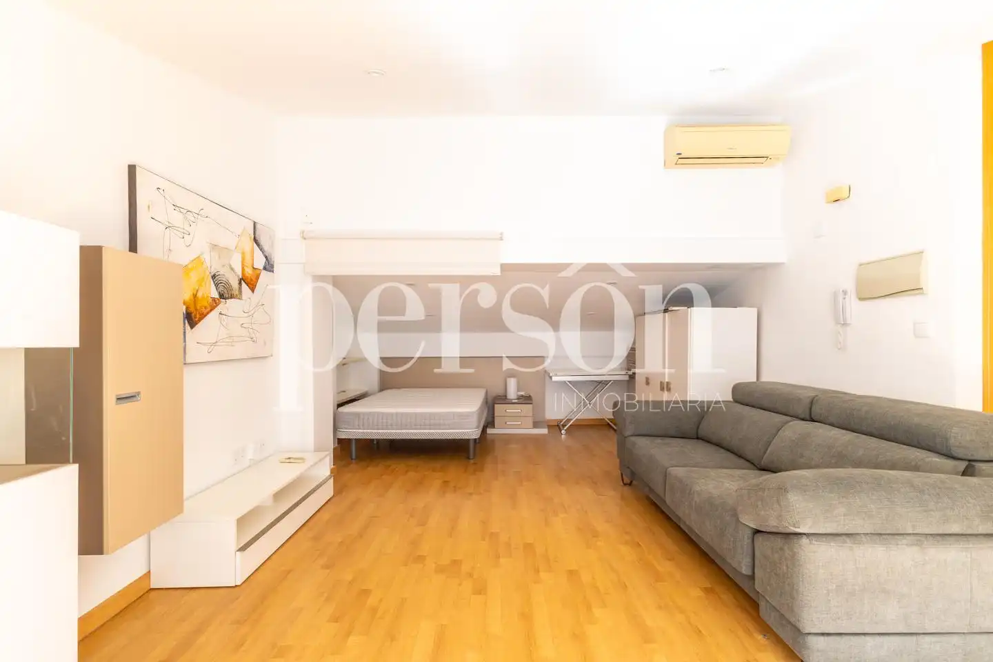 Study for rent in Valencia  with Air Conditioner, Parquet flooring and Terrace