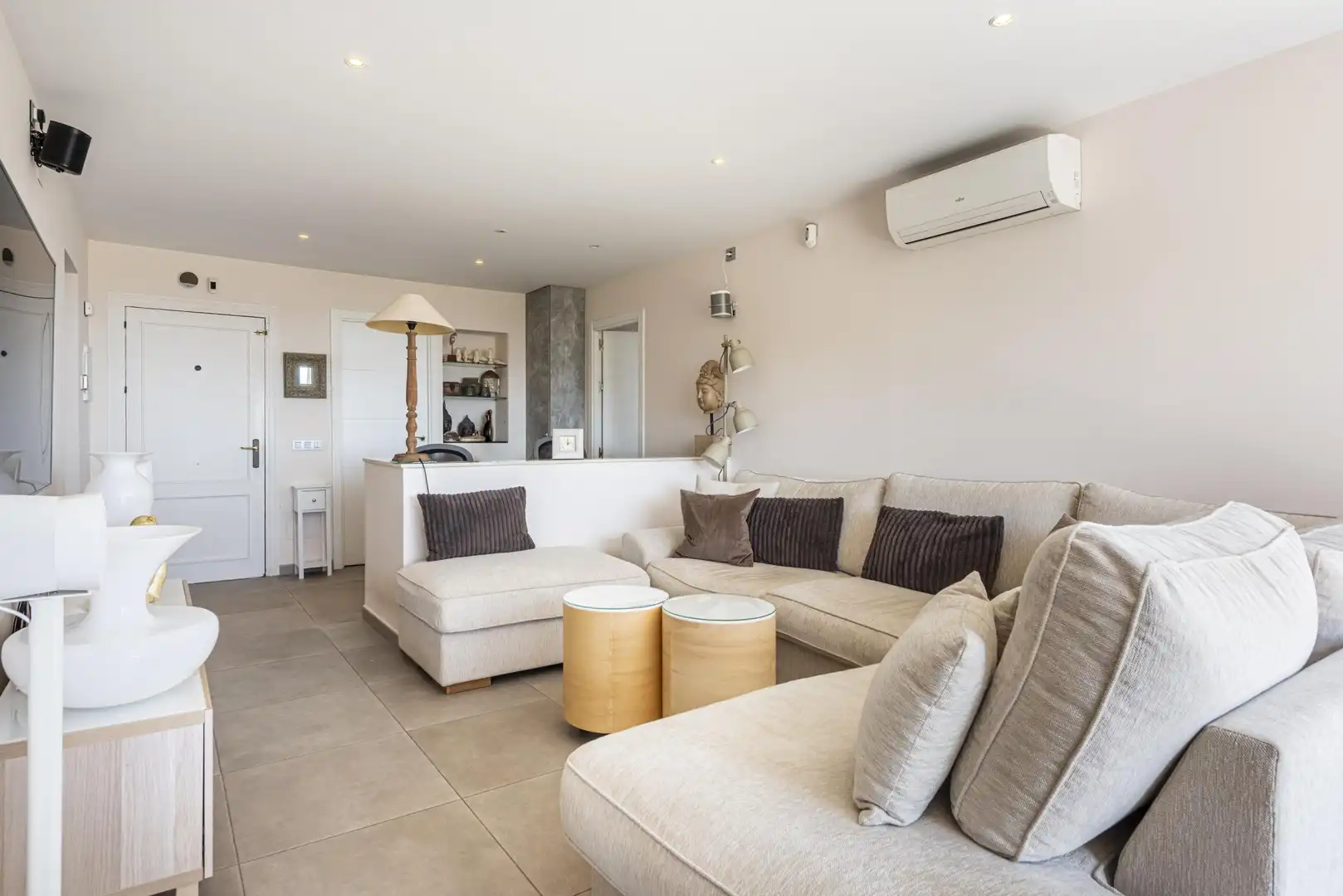 Sala de estar de Apartamento en venta en Benahavís con Aire acondicionado, Calefacción y Jardín privado