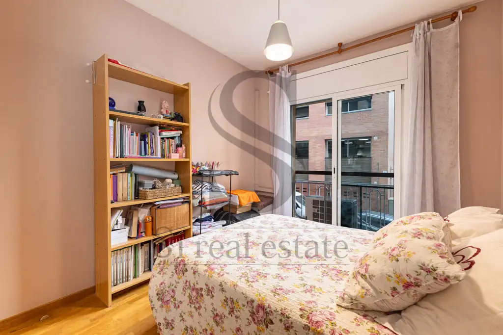 Bedroom of Flat for sale in Barcelona  with Air Conditioner and Parquet flooring