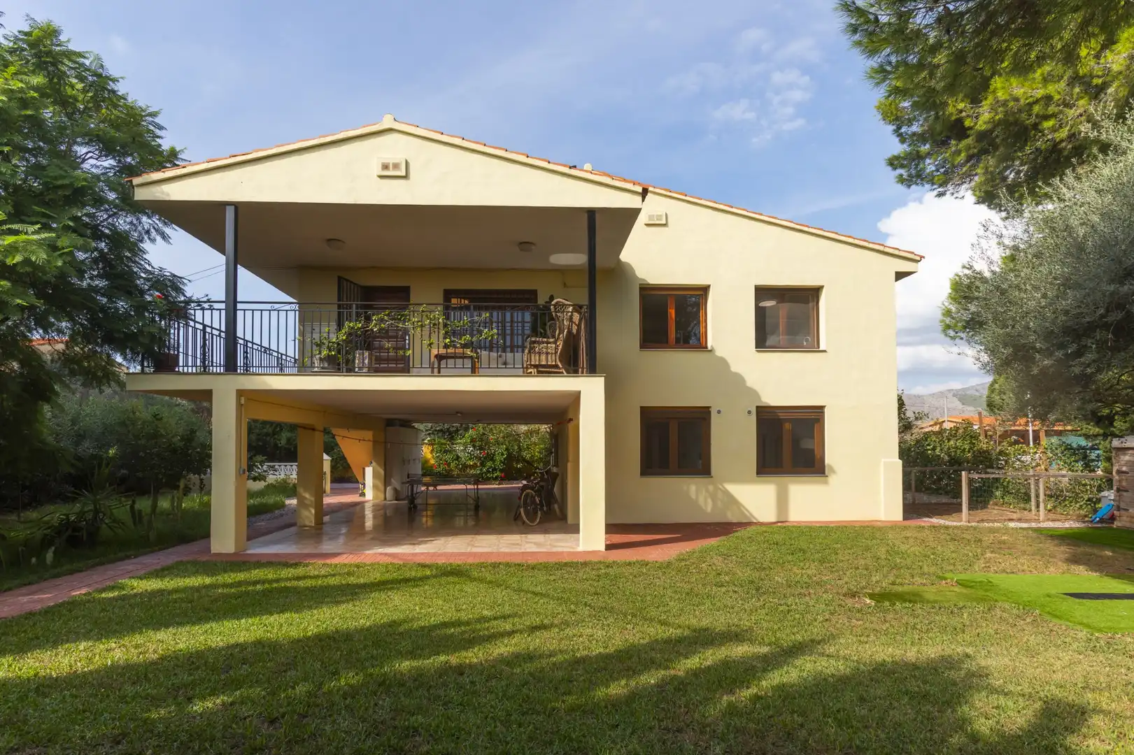 Außenansicht von Haus oder Chalet zum Verkauf in Benicasim / Benicàssim mit Klimaanlage, Privatgarten und Terrasse