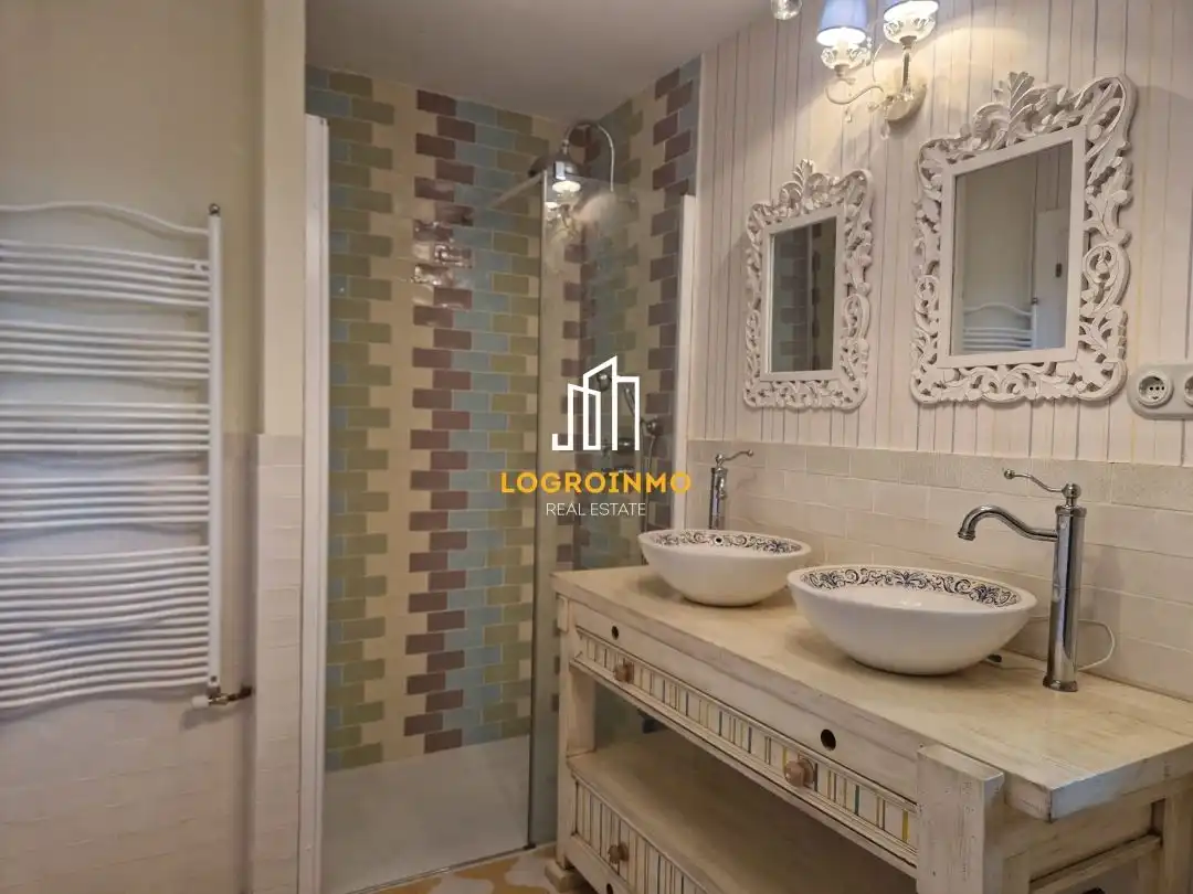 Bathroom of Houses for sale in Lapoblación  with Heating, Private garden and Parquet flooring