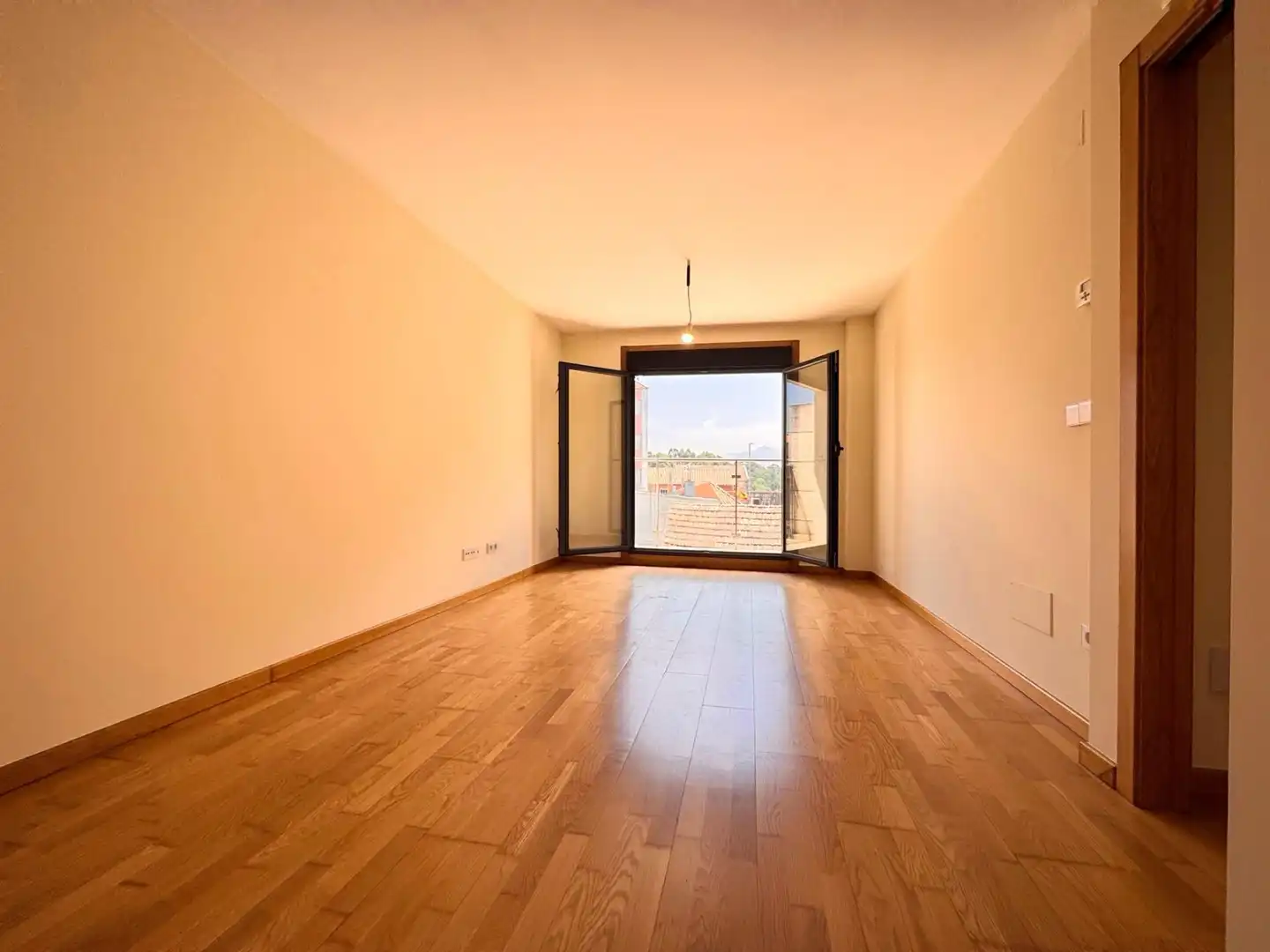 Sala d'estar de Àtic en venda en Pontevedra Capital  amb Calefacció, Traster i Balcó