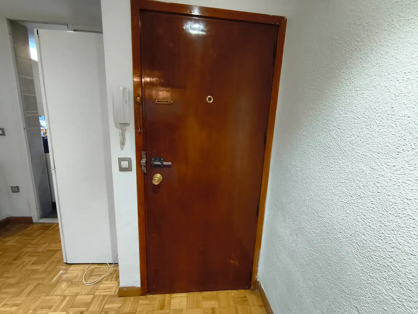 Wohnung zum Verkauf in  Madrid Capital mit Klimaanlage, Heizung und Balkon
