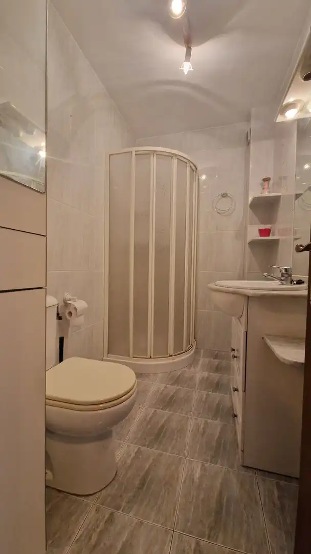Badezimmer von Wohnung zum Verkauf in Cartes mit Heizung