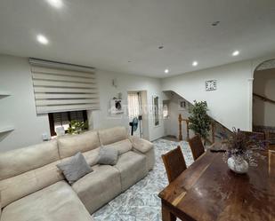 Living room of Single-family semi-detached for sale in  Jaén Capital  with Air Conditioner, Heating and Terrace