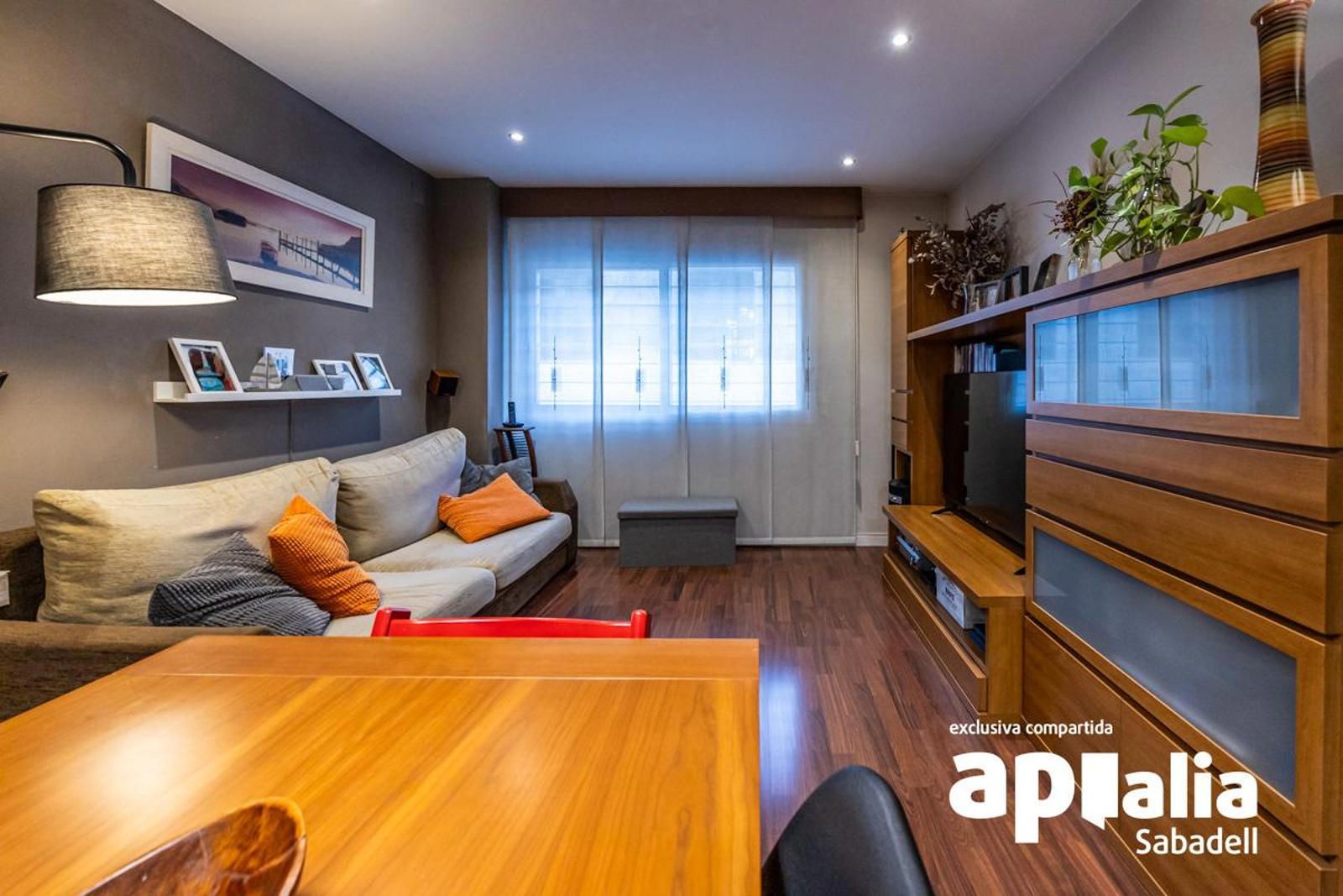 Sala d'estar de Pis en venda en Sabadell amb Calefacció i Parquet