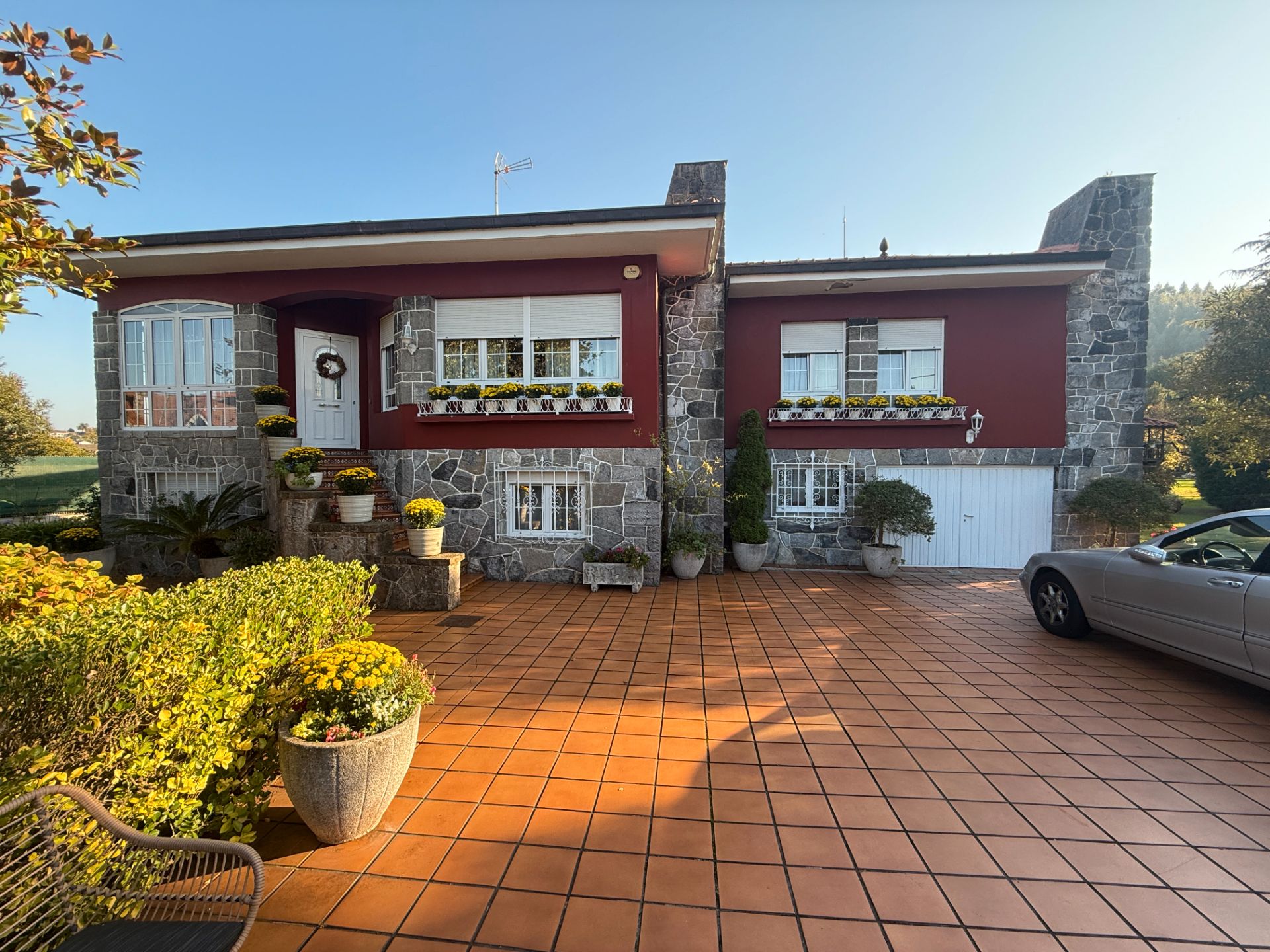 Vista exterior de Casa o chalet en venta en Castrillón con Calefacción, Jardín privado y Piscina