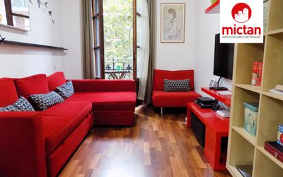 Living room of Flat to rent in  Barcelona Capital  with Air Conditioner, Heating and Parquet flooring