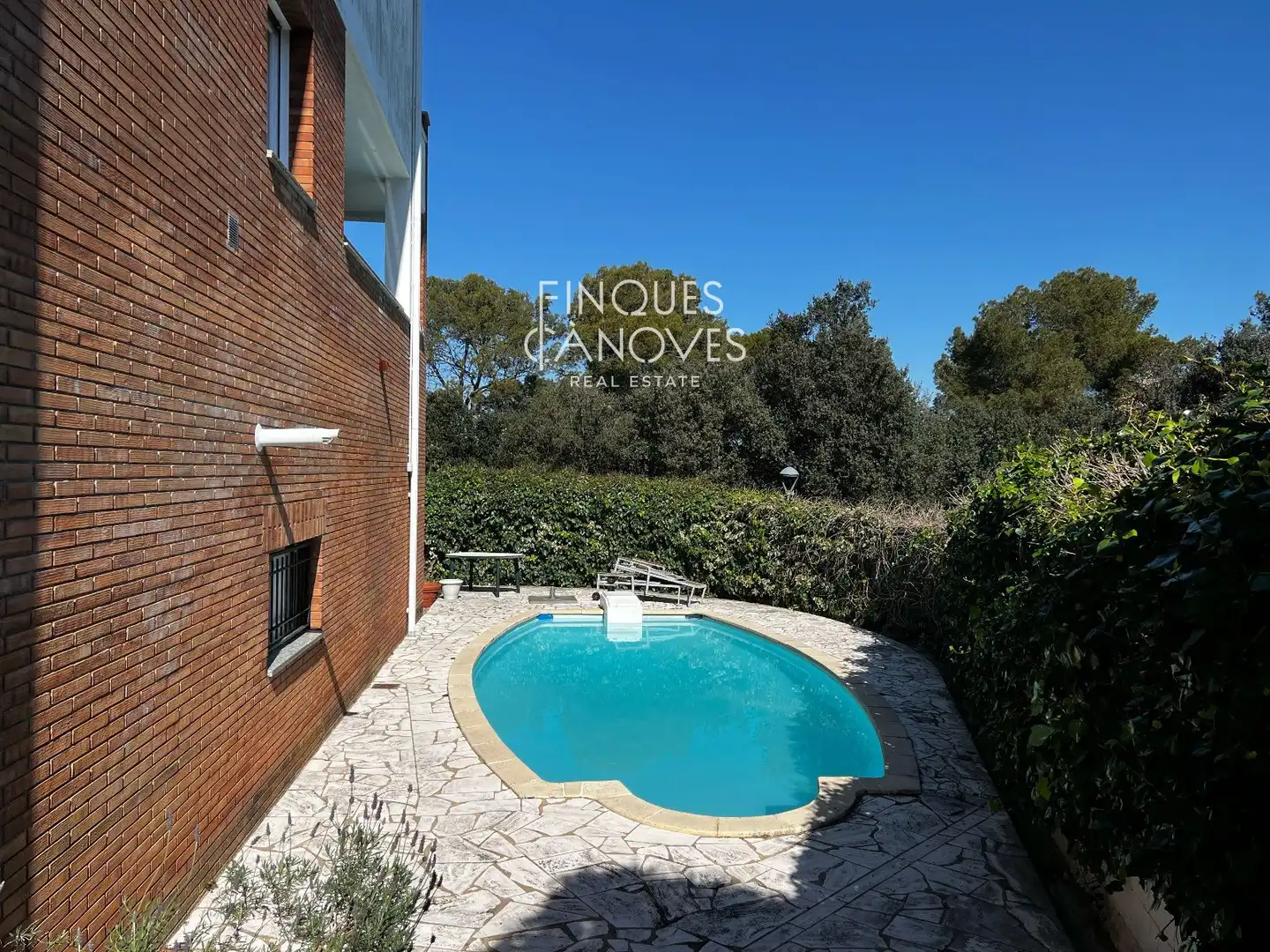 Piscina de Casa adosada en venta en Girona con Aire acondicionado, Calefacción y Jardín privado
