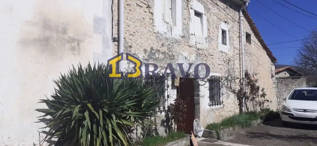 Vista exterior de Casa adosada en venta en Junta de Traslaloma con Calefacción, Jardín privado y Amueblado