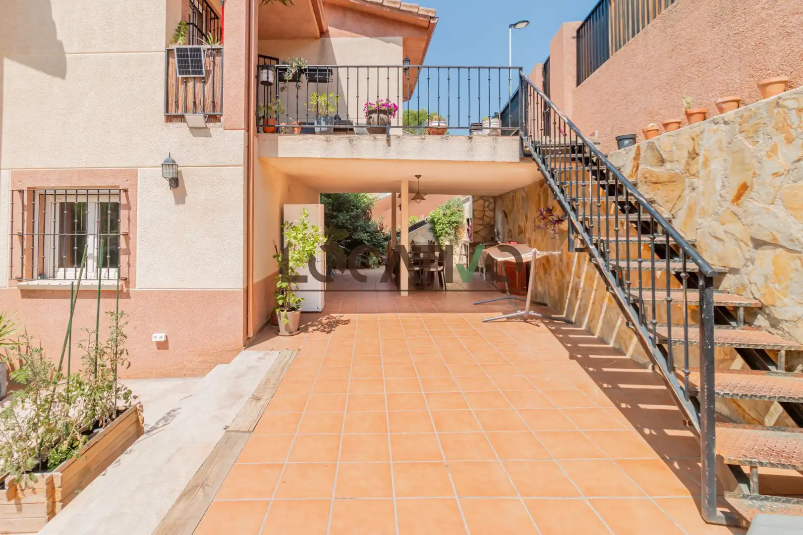 Vista exterior de Casa o xalet en venda en Navas del Rey amb Aire condicionat, Calefacció i Jardí privat