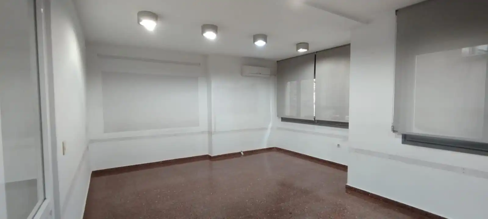 Office for rent in Manresa  with Air Conditioner