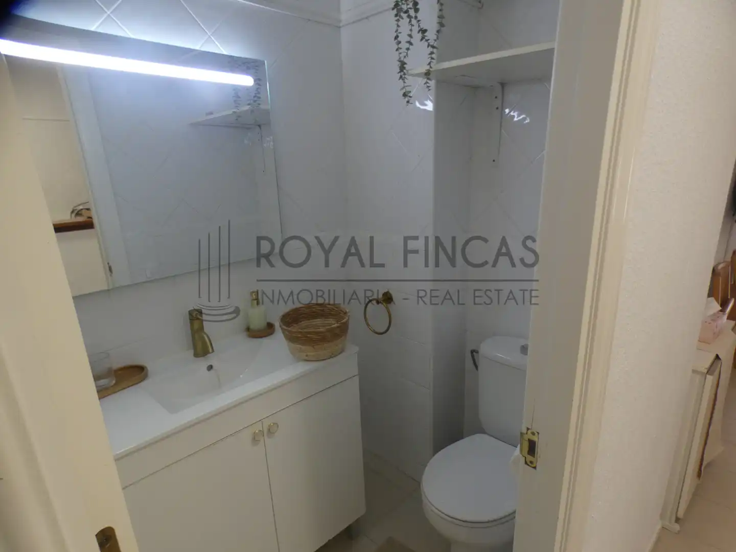Baño de Estudio en venta en Benalmádena con Terraza y Amueblado